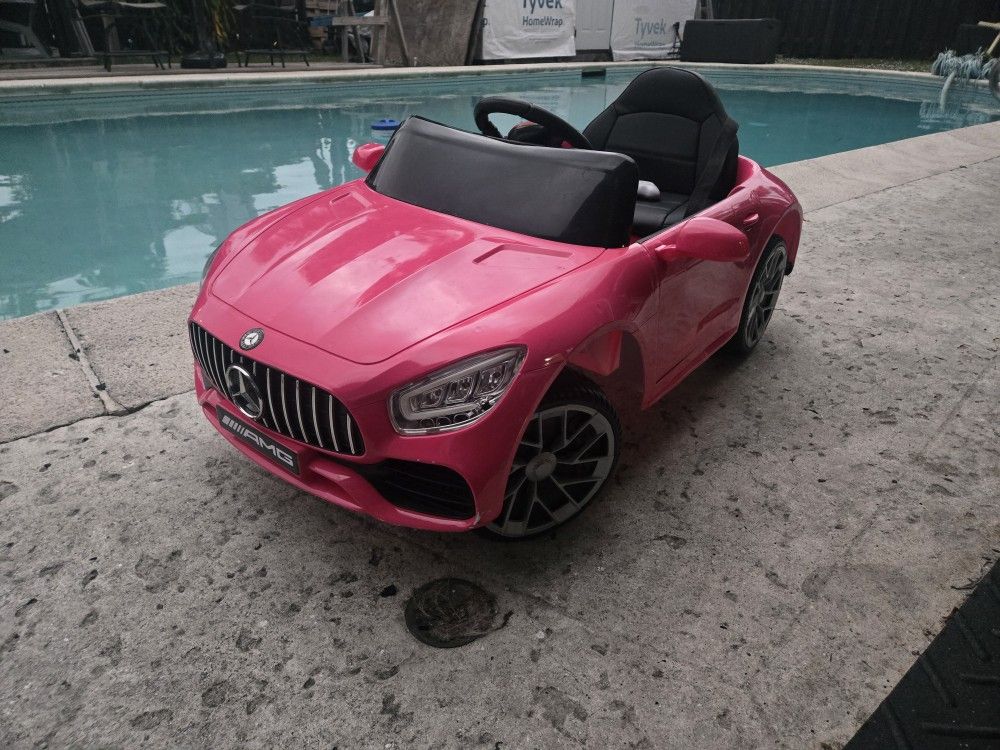 Mercedes benz toddler car