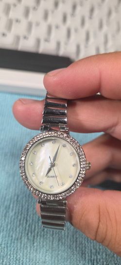 Women's Rhinestone Quartz Watch – Mother of Pearl Style Dial