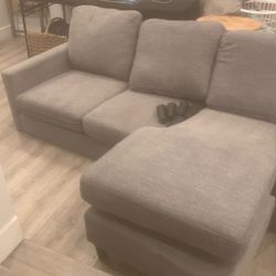 L-shaped Couch -Great Cond