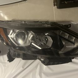 OEM Nissan Rogue Sport S PASSENGER side headlight 2017