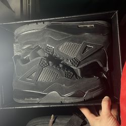Black cats Jordan’s 4s
