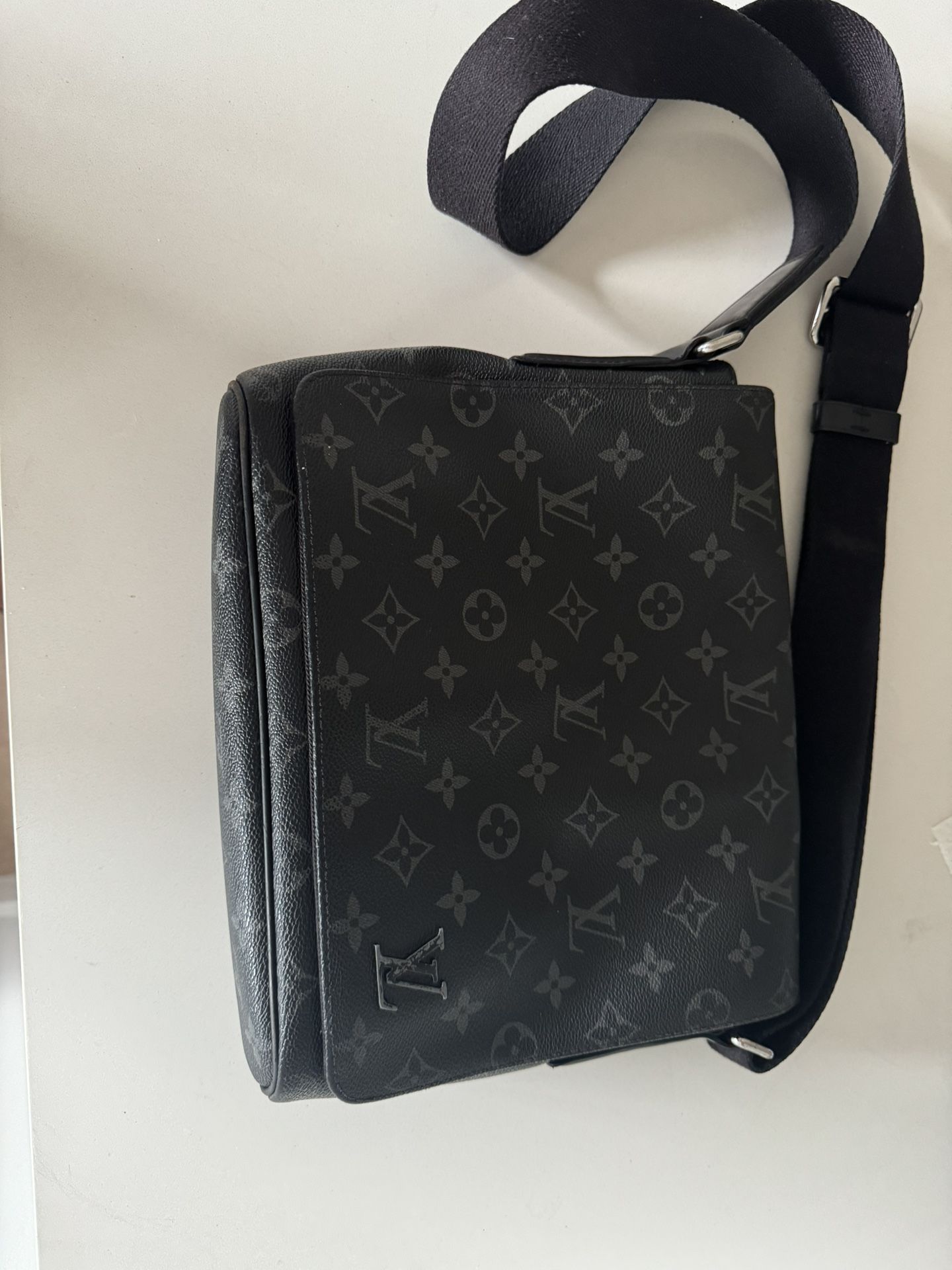 LV Messenger bag
