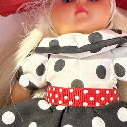 Vogue Dolls - Ginny Walks spot **READ