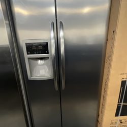 Refrigerator Frigidaire 36”