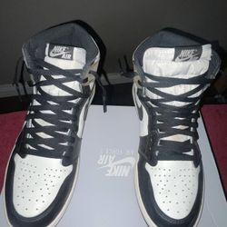 Air Jordan 1’s Mocha Size 10.5 