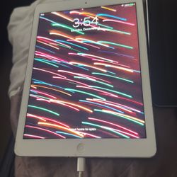3 iPads 