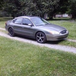 2004 Ford Taurus