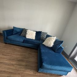 FREE DELIVERY BLUE VELVET SECTIONAL  COUCH / SOFA 