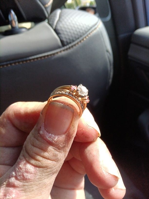18 K 100 Point Diamond Ring With Two Pink Diamonds 3 Ring Set Welded Togeter