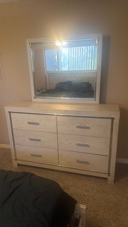 Vanity dresser