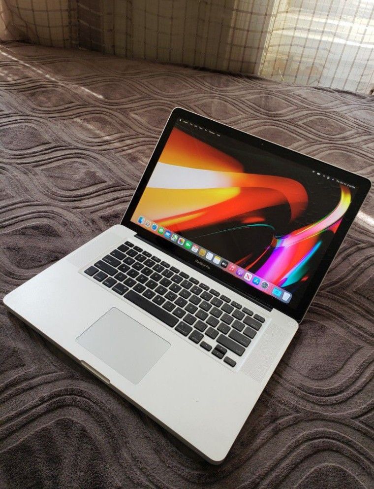 Mac Boook Pro 15.4" Intel Quadcore i7 8gb Ram 256ssd Working Great