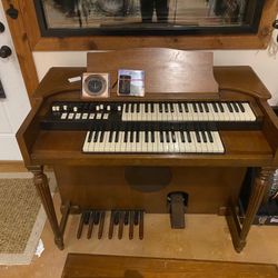 Hammond M3 Organ