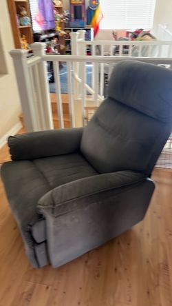 Recliner rocker swivel