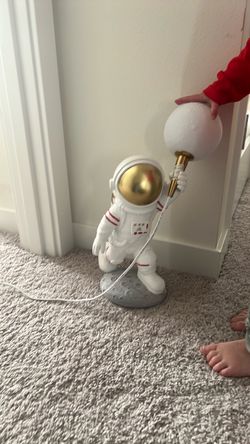 Astronaut light