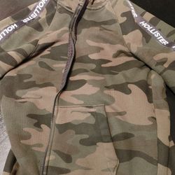 Hollister Zip Up Hoodie. Size S