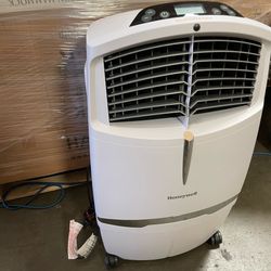 Honeywell 525 CFM Portable Evaporative Air Swamp Cooler 320-Sq Ft