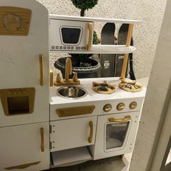 $10 Play Kitchen!