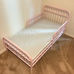 Little Seeds Monarch Hill Ivy Metal Pink toddler bed