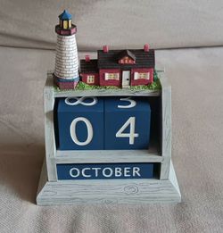 DAYSPRING Decorative Wooden Perpetual Desk Calendar