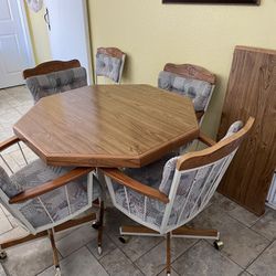 Dining Table w Chairs 