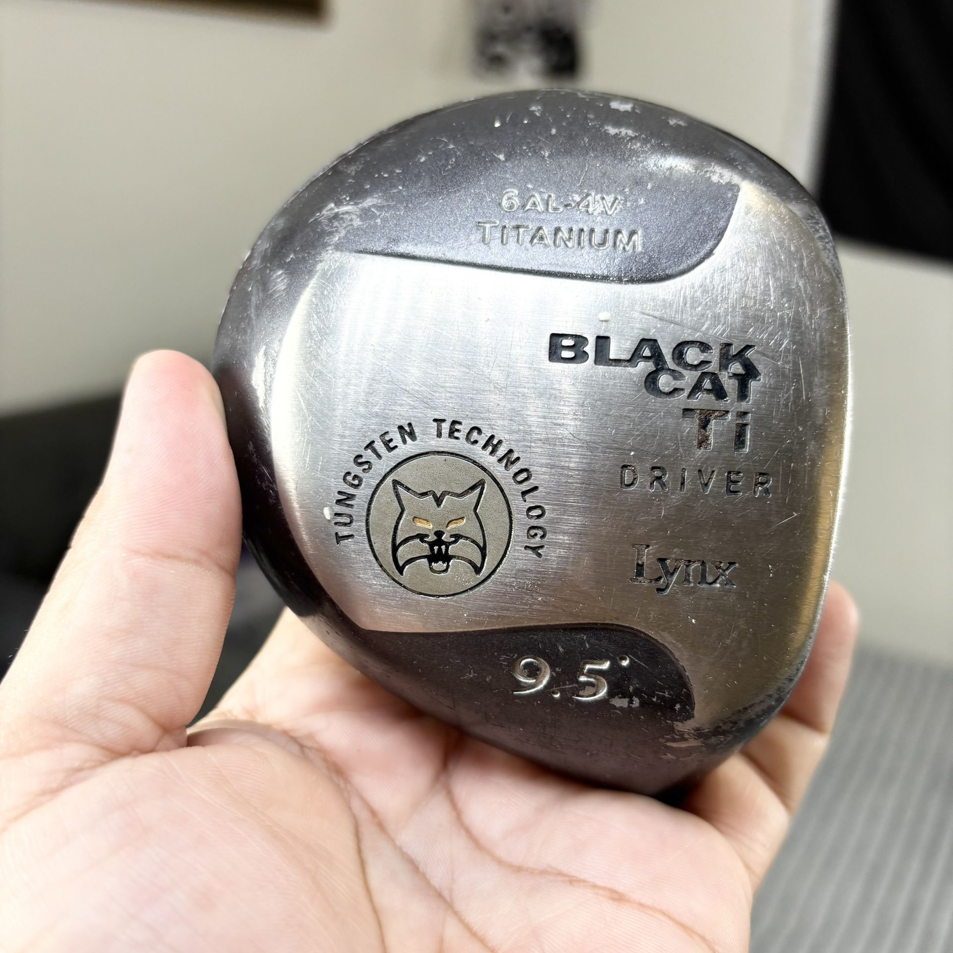 Lynx Black Cat Titanium golf driver with a 9.5-degree loft golf club
