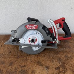 📌Milwaukee M18 FUEL 18V Lithium-Ion Cordless 7-1/4 in. Rear Handle Circular Saw (Tool-Only) 👉PRECIO FIRME NO MENOS👉$150