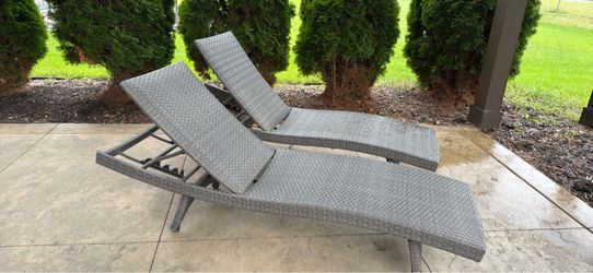 Outdoor Lounge Chairs