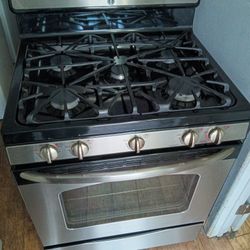 GE Stainless Steel Gas Stove And Conventional Oven 