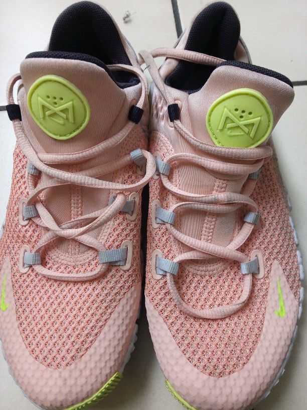 Women's Nike Metcon 4 Size 6.5