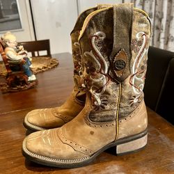 Chaparral Women’s Leather Boots - Size 7.5 in good condition. See photos. Beautiful thread.