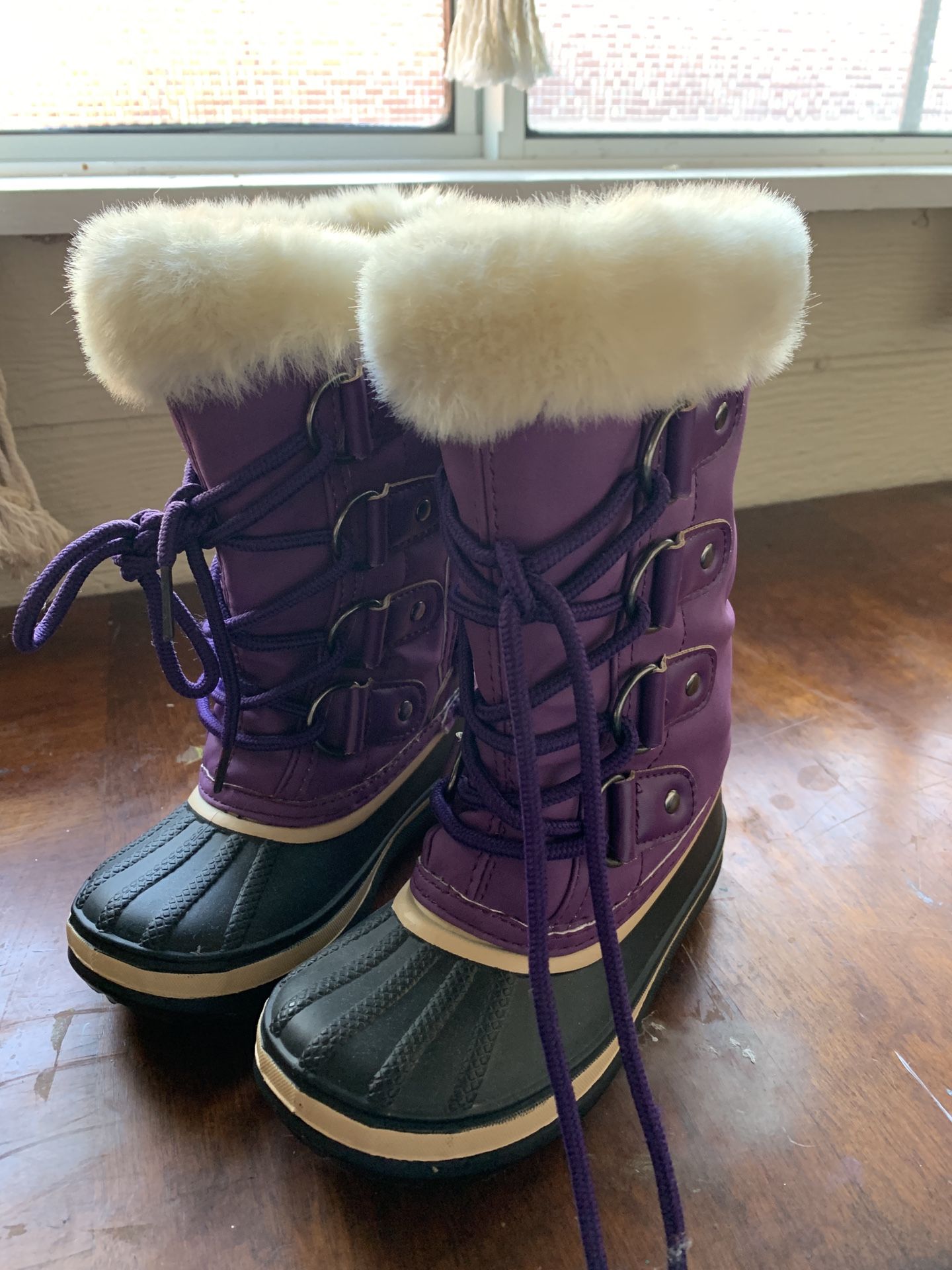 Thinsulate kids snow boots size9