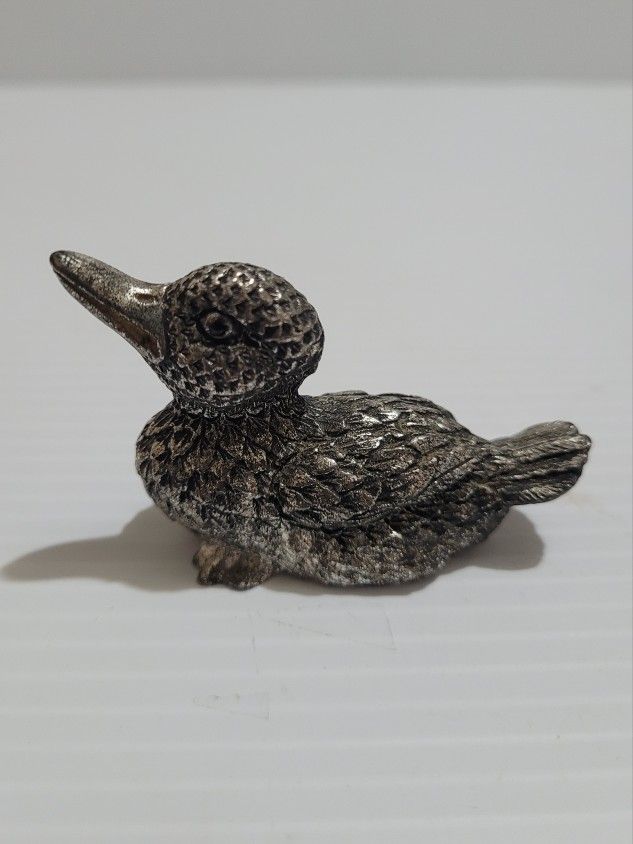 VINTAGE PEWTER DUCK SCULPTURE PAPERWEIGHT DECOR FIGURINE 2" Tall 8Oz.
Used item old vintage beautiful solid metal duck weighs 8 Oz.