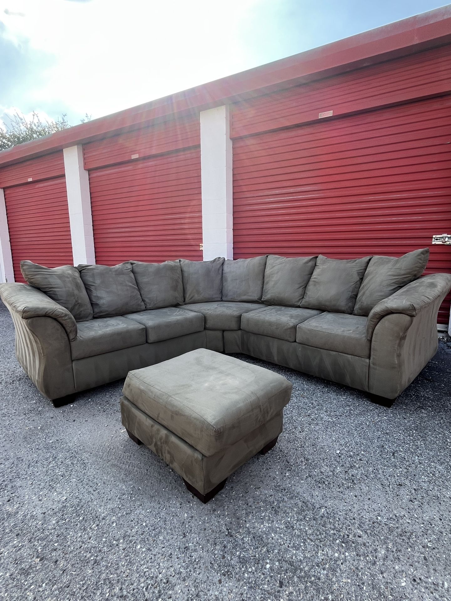 Grey sectional With ottoman from Ashley Furniture *Free Delivery*