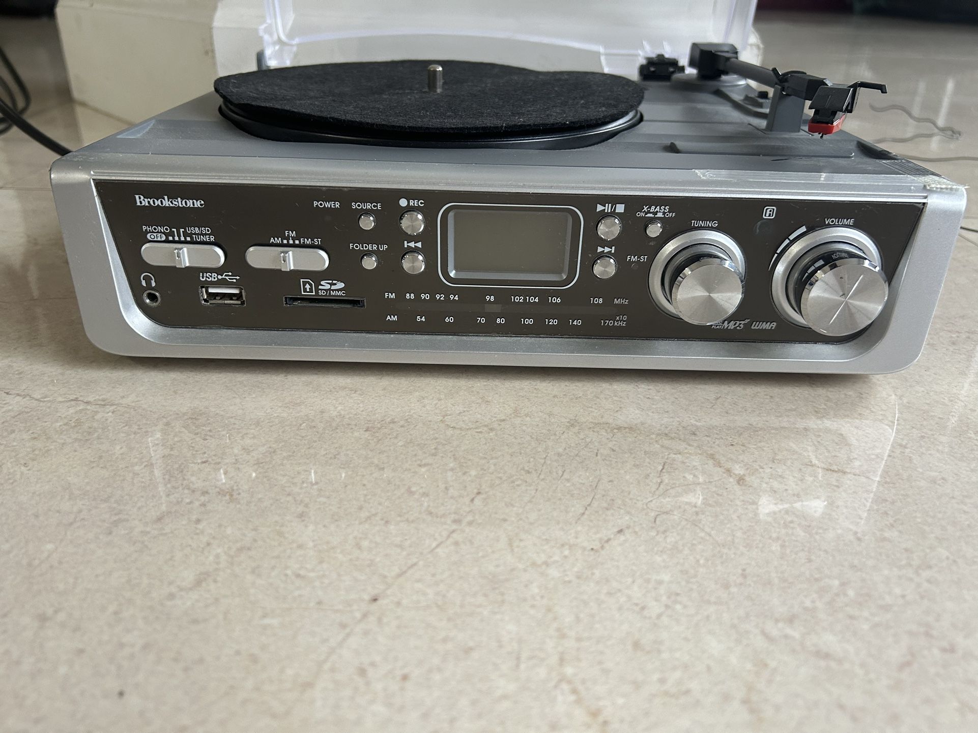 Brookstone IConvert USB Turntable MP3 Converter Record Player LP Tuner Radio