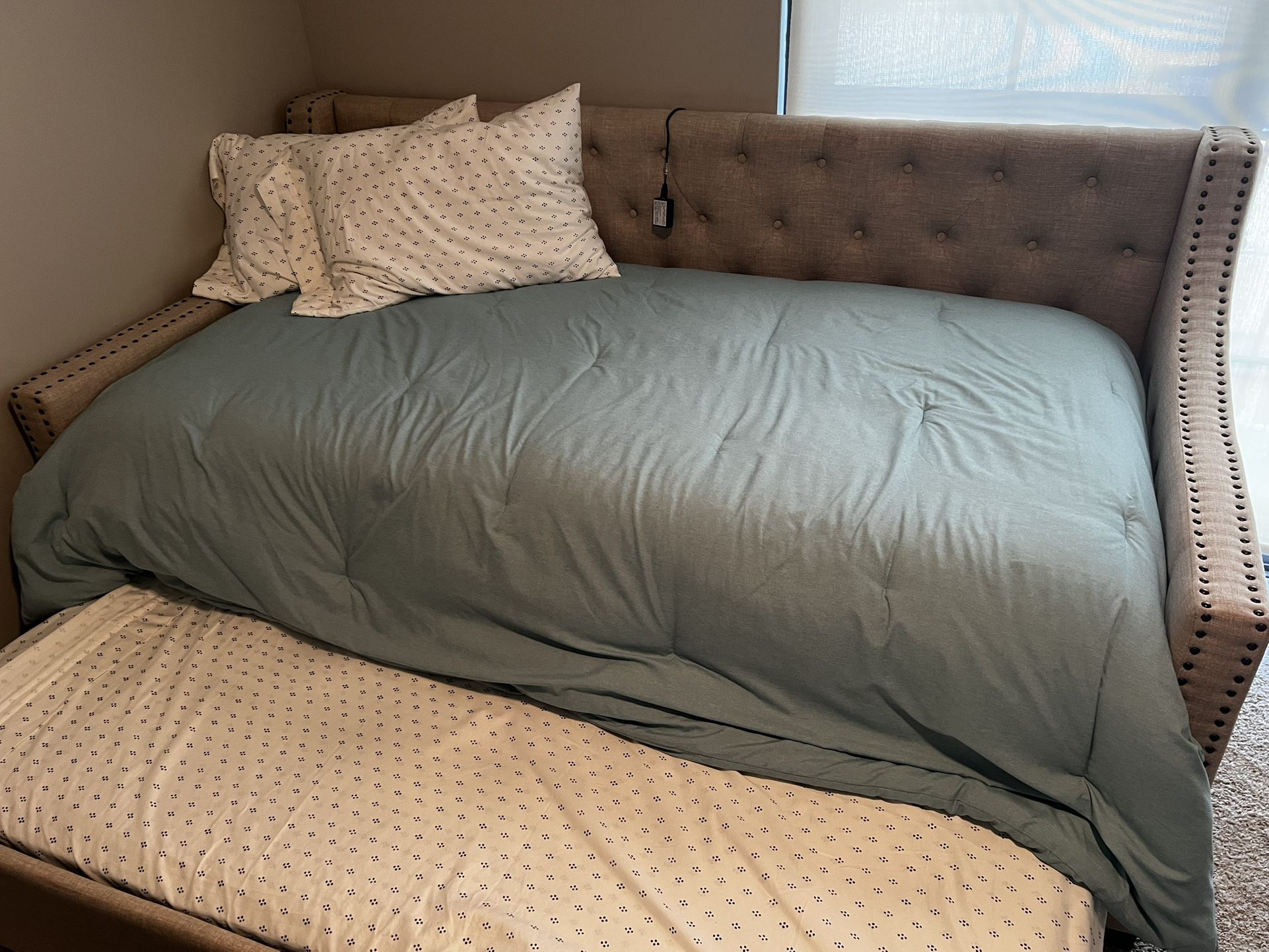 Daybed With Trundle Includes Mattresses And Bedding