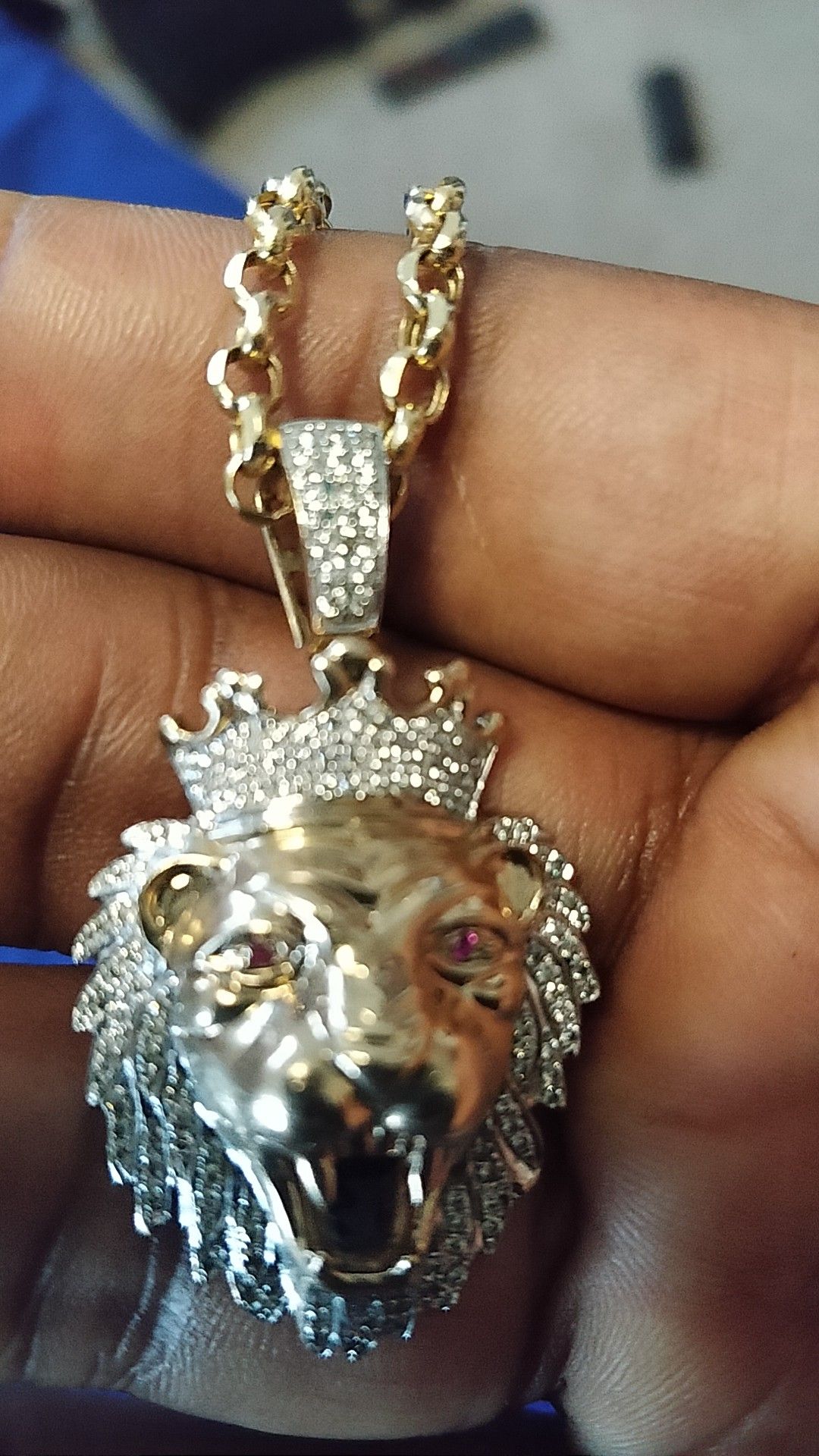 10k Gold diamond lion head pendent chain