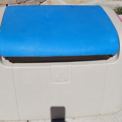 Step2 toy box outdoor or indoor