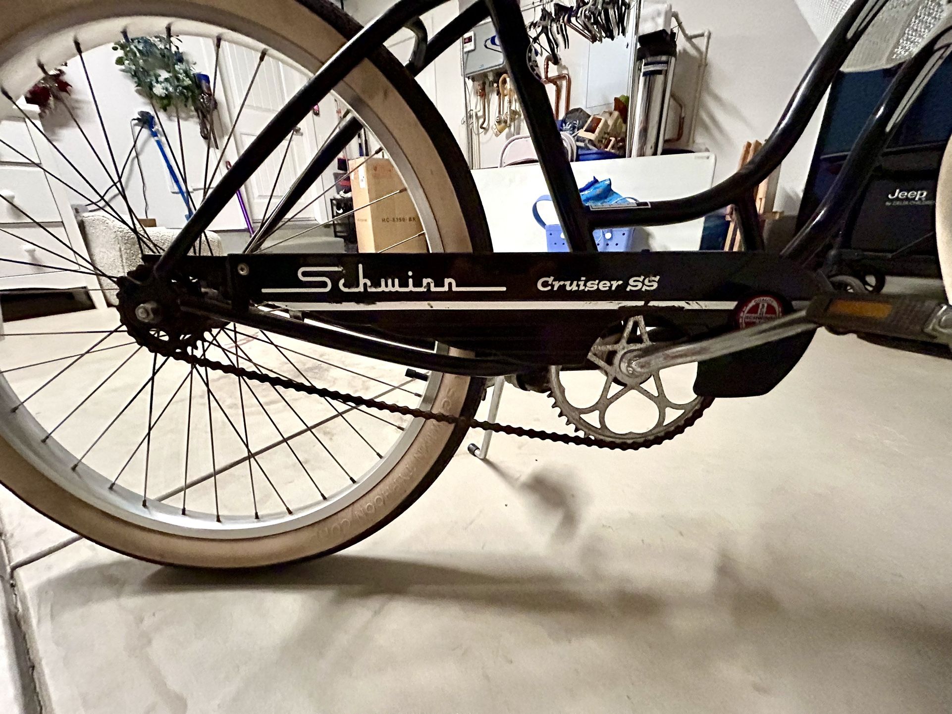 Schwinn Beach Cruiser - Two Tone