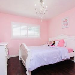 Bedroom set