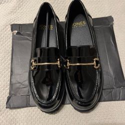 Women black loafer, size 7