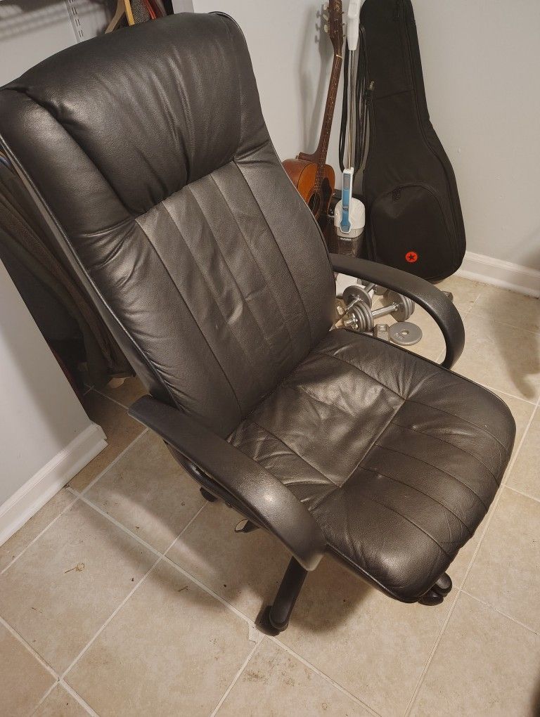 Plain Desk Chair