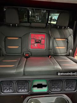 4 KICKER L7s 8” subwoofers CUSTOM BOX AMP EPICENTER WIRES INSTALLED CHEVY SILVERADO GMC SIERRA CREW CABS