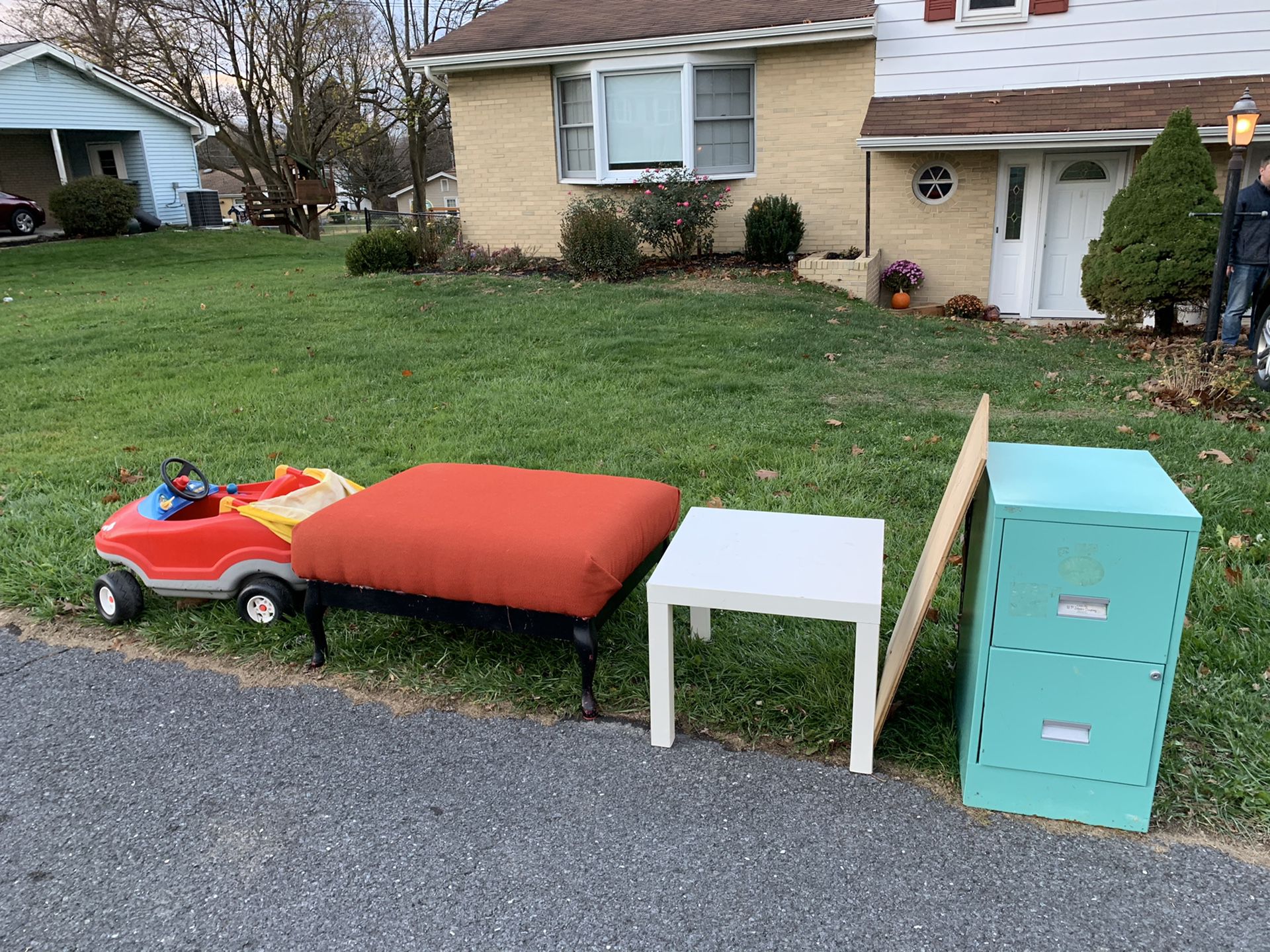 Curb Alert! Filing Cabinet, table, Ottoman, Little Tikes Car, dog Crate....