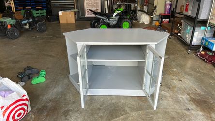 Entertainment center