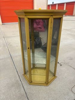 Vintage 1960s Hollywood Regency Curio Cabinet.