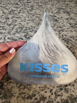 Kisses Eyeshadow Pallet