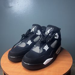 Air Jordan 4 - White Thunder