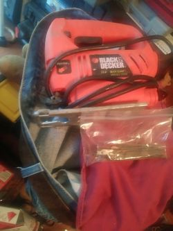 BLACK & DECKER JIGSAW WITH 27 BLADES WORKS GREAT