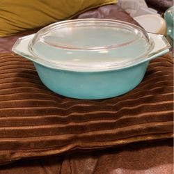 Vintage Pyrex Casserole With Lid