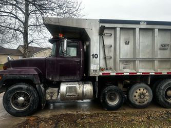 2001 Mack Dump truck